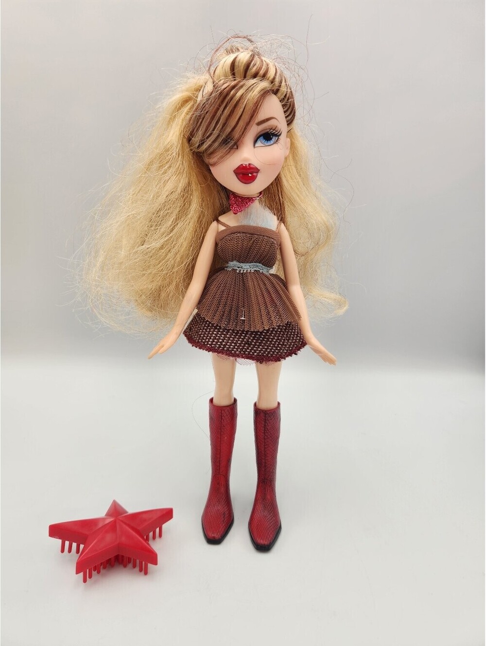 Bratz Doll MGA 2001 Blonde Hair Brown Streaks Blue Eyes Brown Dress Red Boots C1